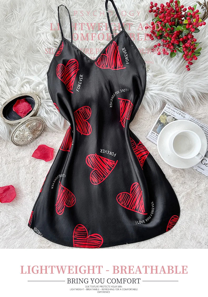 Nuisette satin imprimé lèvres — Robe de nuit mini dos nu col V