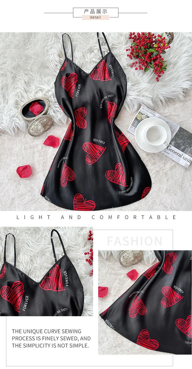 Nuisette satin imprimé lèvres — Robe de nuit mini dos nu col V