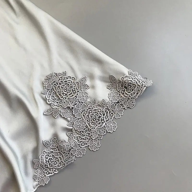 Nuisette soie glacée bretelles — Robe de nuit satin légère femme
